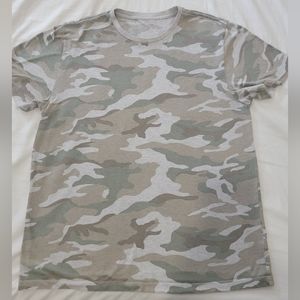 Old Navy Size L Light Green Camo T-shirt Regular Fit
